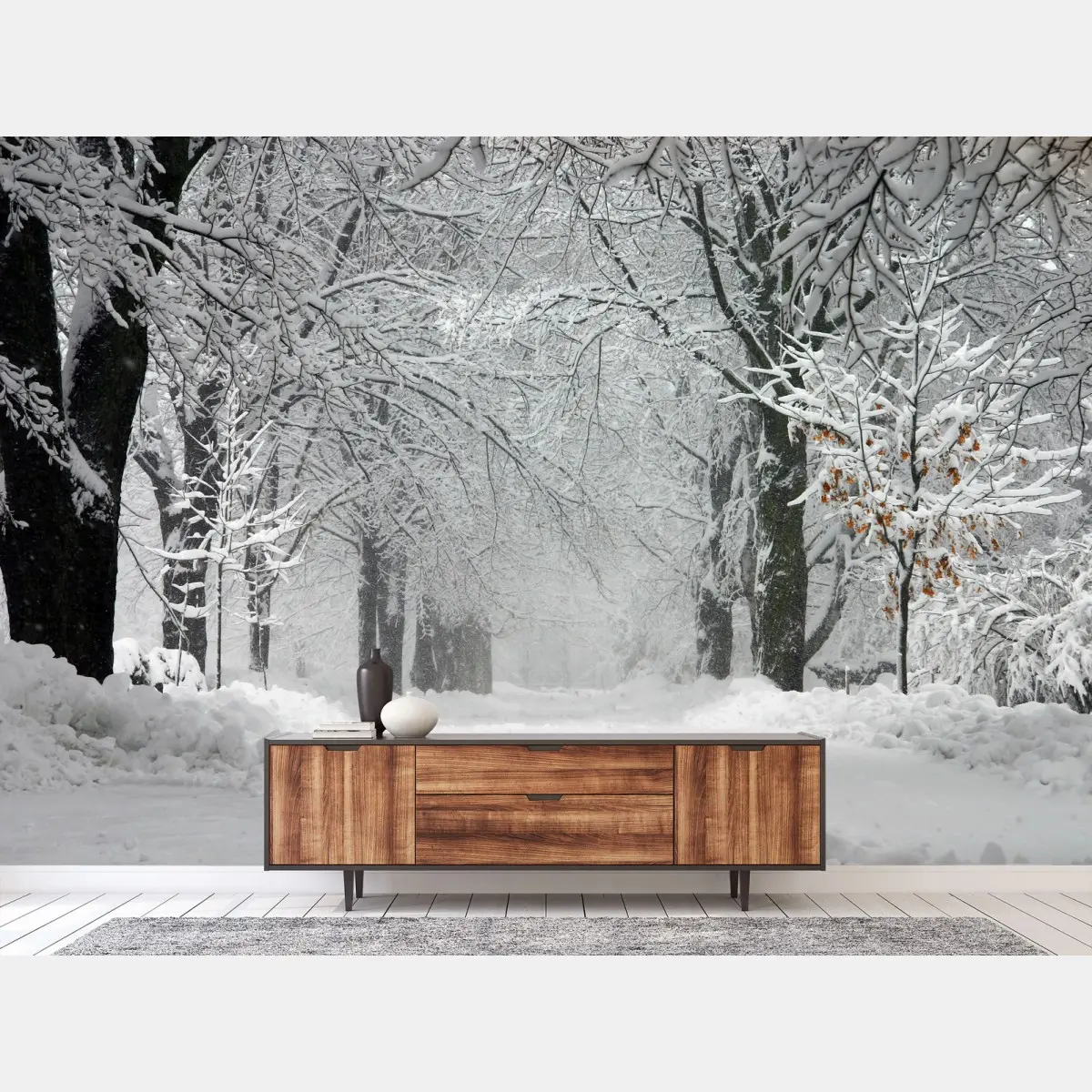 Fotomural camino nevado entre árboles – Pixers®