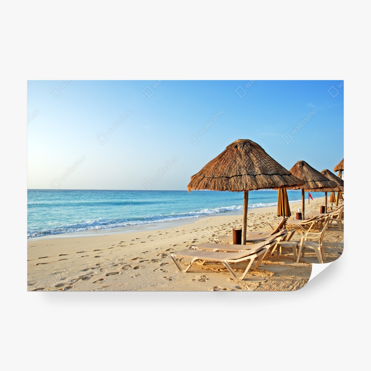 Fotomural playa paradisíaca con palapas y tumbonas – Pixers®