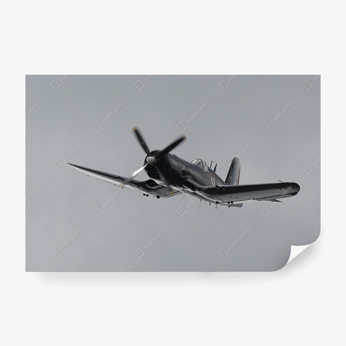 Fotomural avión de combate clásico en vuelo – Pixers®