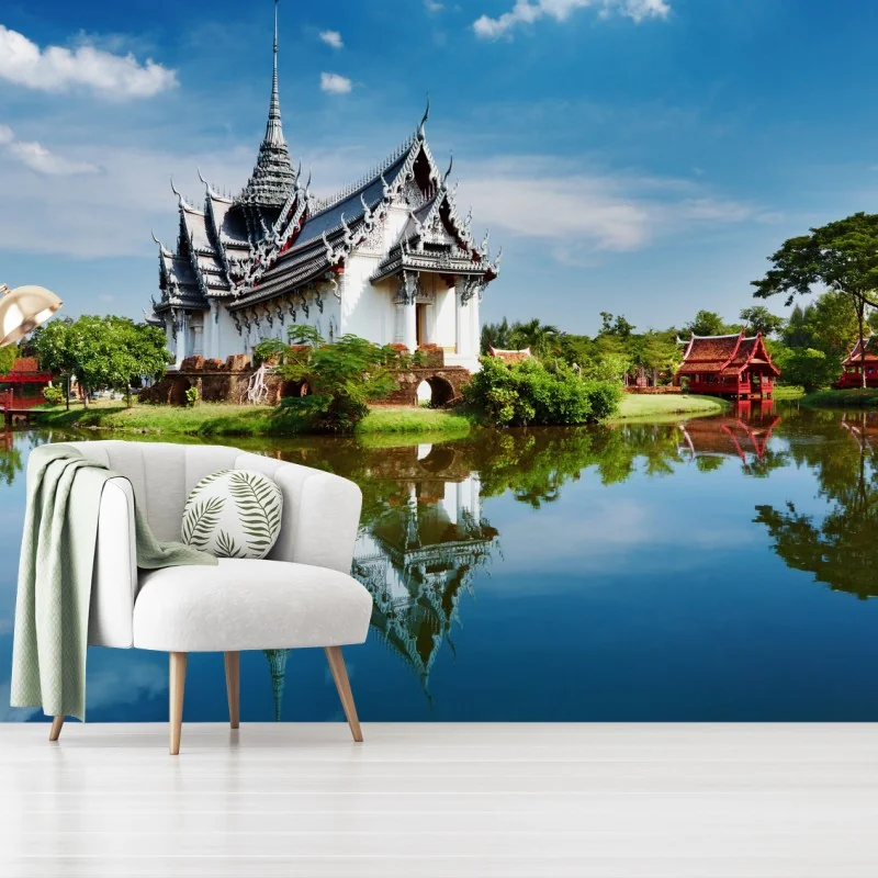 Fotomural palacio Sanphet Prasat reflejado en el lago de Bangkok – Pixers®