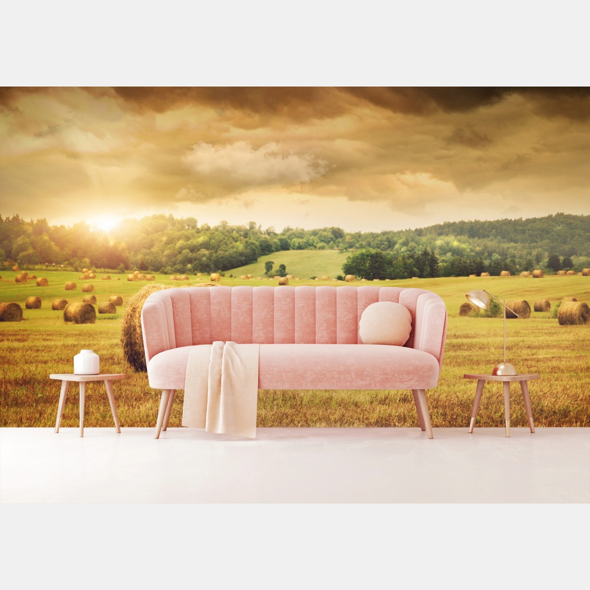 Fotomural atardecer dorado sobre el campo de pacas de heno – Pixers®