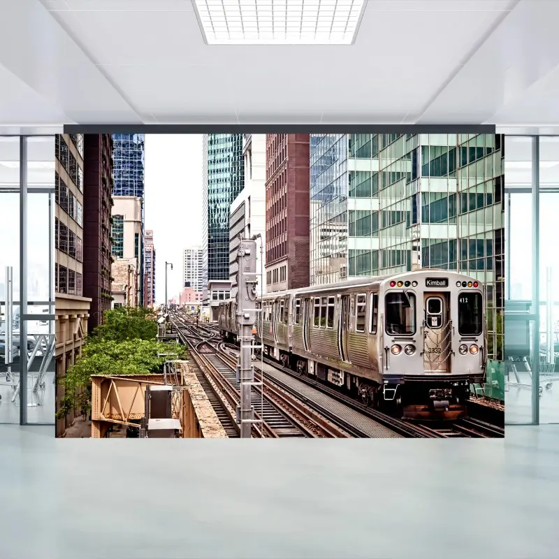 Fotomural tren elevado entre rascacielos