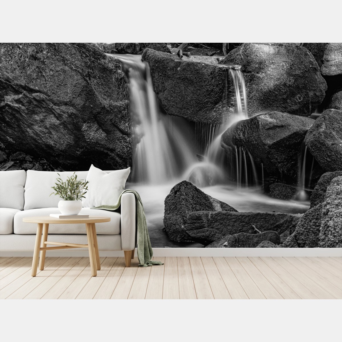 Fotomural cascada serena entre rocas en blanco y negro – Pixers®