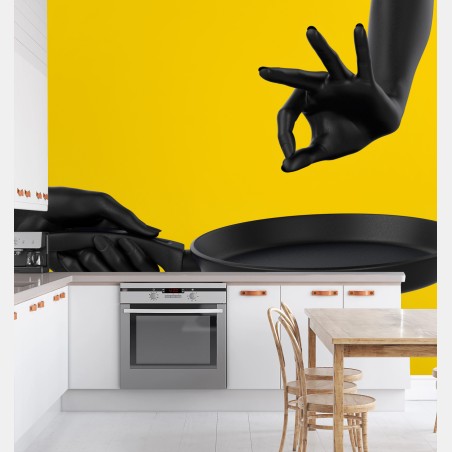 Fotomural manos y sartén sobre fondo amarillo – Pixers®