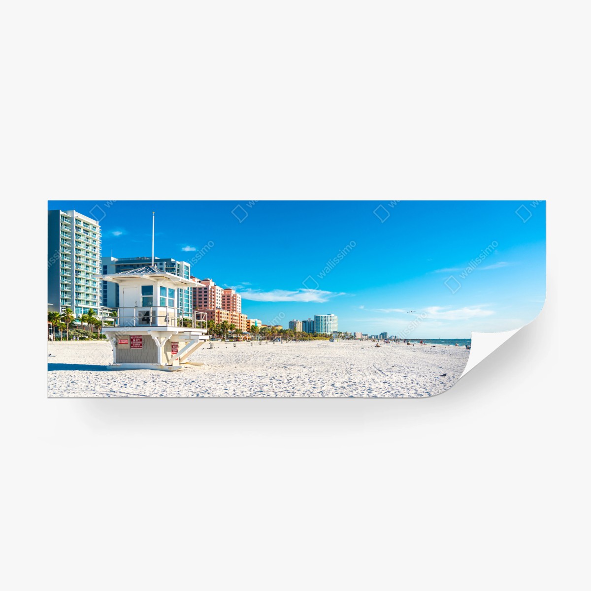 Fotomural playa urbana con torre de salvavidas – Pixers®