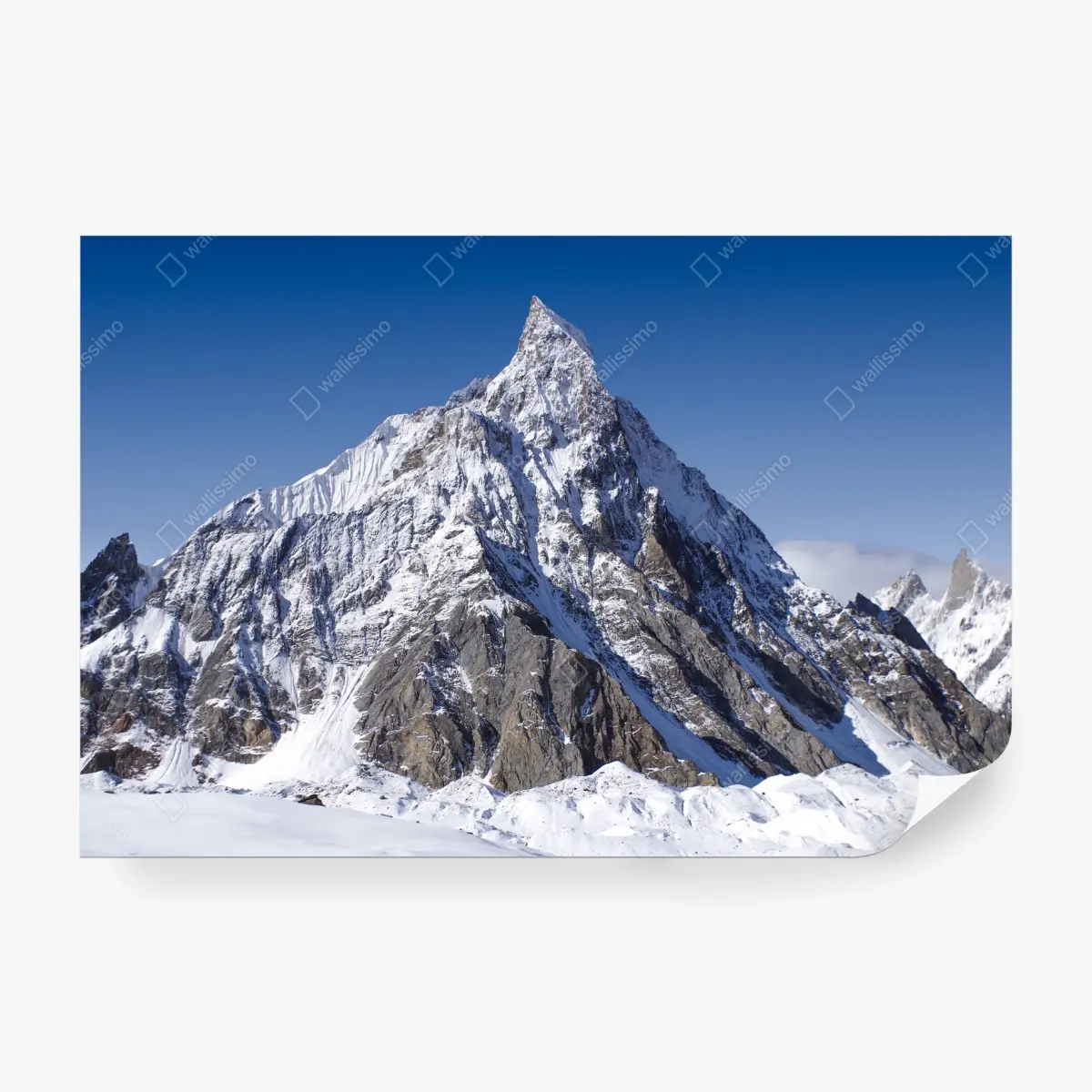 Fotomural cumbre nevada bajo cielo azul – Pixers®