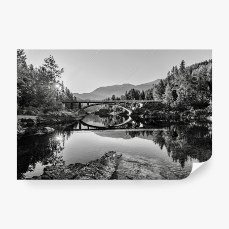 Fotomural amanecer sobre el puente Belton en el río Middle Fork Flathead, Glacier National Park, Montana – Pixers®