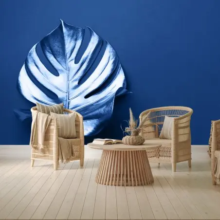 Fotomural hoja de monstera metálica sobre fondo azul