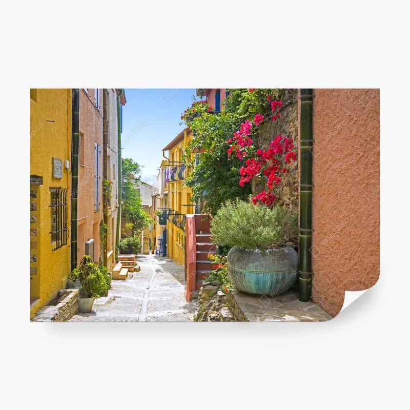 Fotomural calle mediterránea con casas de colores y flores – Pixers®